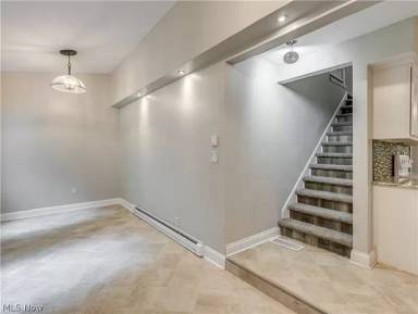 Main picture of 379 Mineola Ave