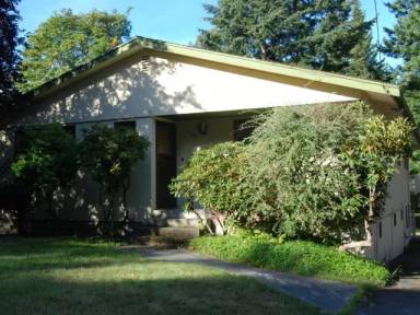 Main picture of 1111 Yew St