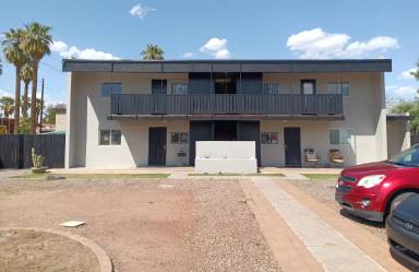Main picture of 2036 W Adams St