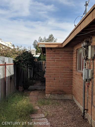 Main picture of 2826 N Cherry Ave