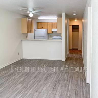 Main picture of 910 N 104th St