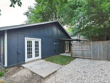 Main picture of 2706 Parker Ln