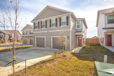 Main picture of 10212 Eaglewood Nook