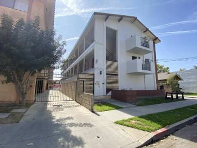 Main picture of 2222 E 6th St