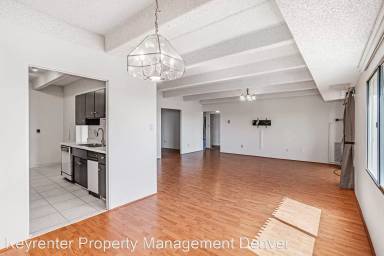 Main picture of Candlewyck Condominiums
