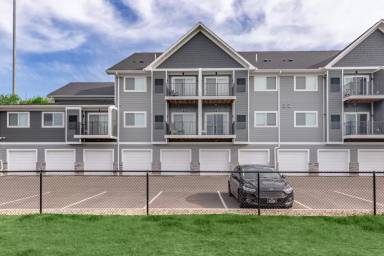 Main picture of 1075 4th St NE
