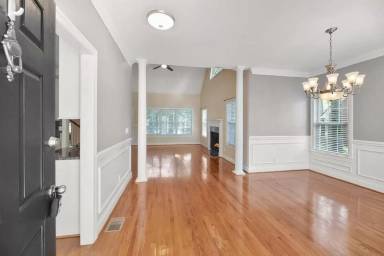 Main picture of 8604 Fox Hollow Rd