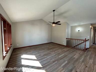 Main picture of 1515 S Campbell Trl