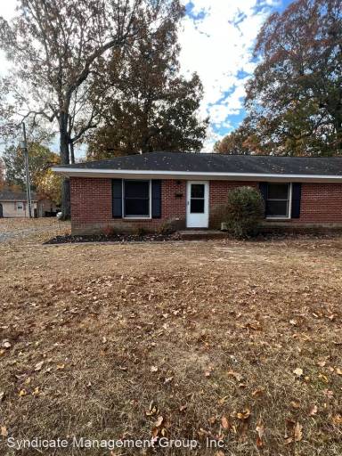 Main picture of 301 S College St