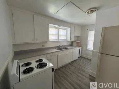 Main picture of 117 E 2nd St