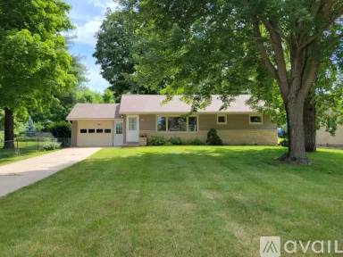 Main picture of 112 Burr Oak Ave NE
