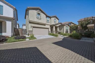 Main picture of 15 Bannock Glen Pl