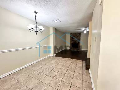 Main picture of 68 Colonial Dr