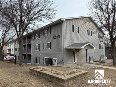 Main picture of 1000 S Summit Ave