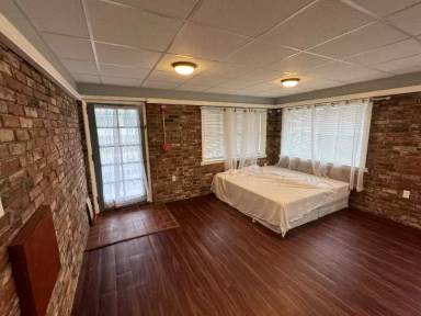 Main picture of 16502 Spring St