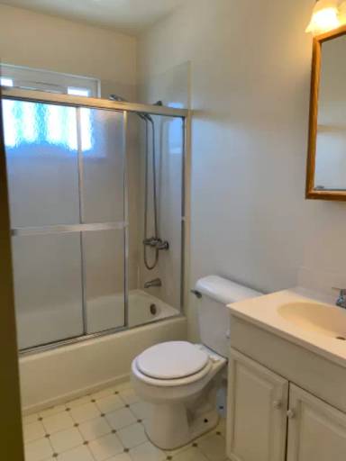 Main picture of 2062 Regent Way