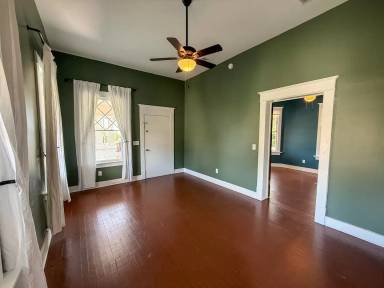Main picture of 1416 E La Rua St