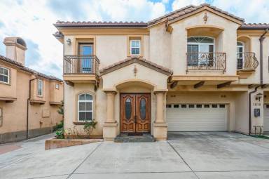 Main picture of 1018 W Huntington Dr
