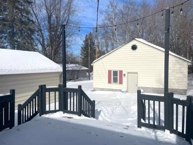 Main picture of 9 E Mankato St