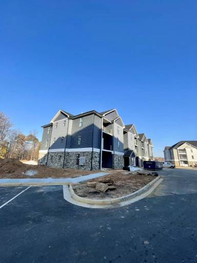 Main picture of 318 English Commons Dr