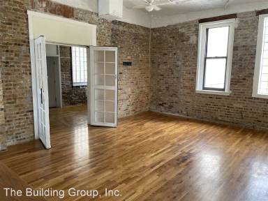 Main picture of 1421 W Chicago Ave