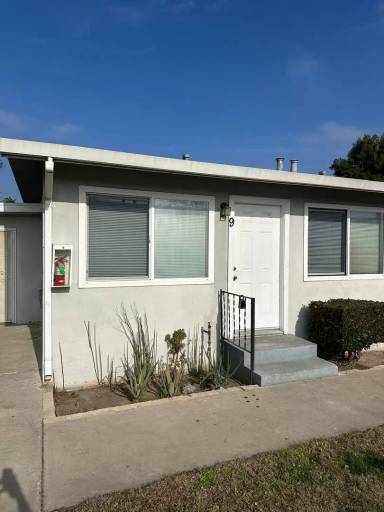 Main picture of 2655 Topeka St
