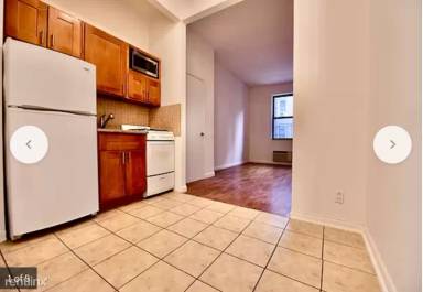 Main picture of 225 E 10th St