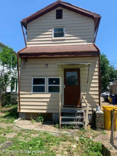Main picture of 541 Pontiac Ave