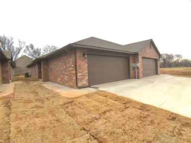 Main picture of 401 Chalk Hill Ct