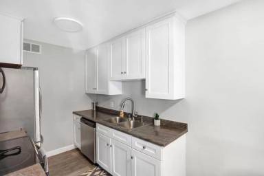 Main picture of 6406 Friars Rd