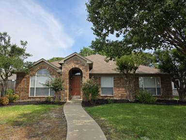 Main picture of 1209 Shadow Lakes Blvd