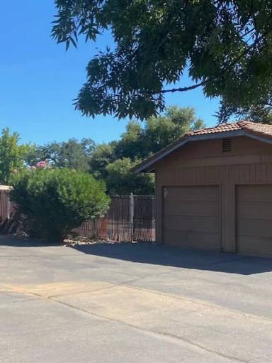 Main picture of 3015 Catalpa Ct