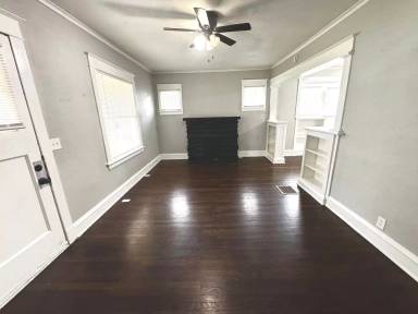Main picture of 2906 E 40th St