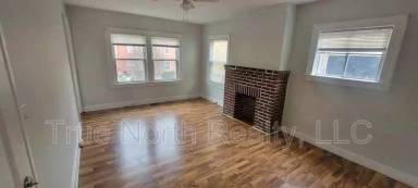 Main picture of 1683 1/2 Oak St