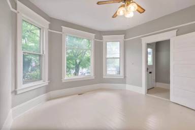 Main picture of 3523 N Gantenbein Ave