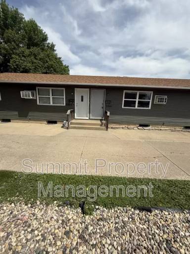 Main picture of 3303 S Holly Ave