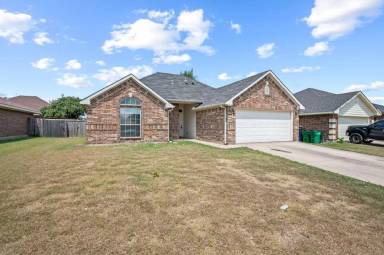 Main picture of 631 Antonio Ln