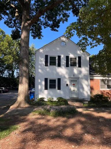 Main picture of 935 Saint Marys St