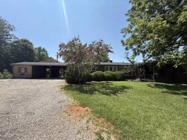 Main picture of 238 Brock Rd