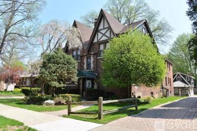 Main picture of Hillary Manor