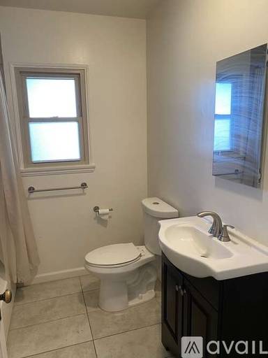 Main picture of 902 S Atlantic Blvd