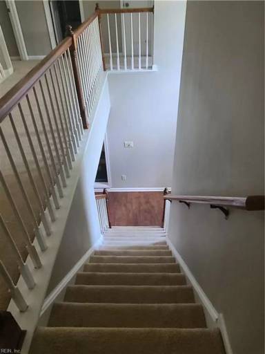 Main picture of 201 Hounds Chase