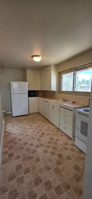 Main picture of 1839 Fremont Ave
