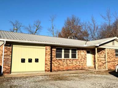 Main picture of 816 S Pleasant St