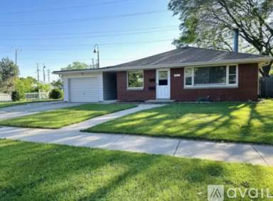 Main picture of 5607 N Argyle Ave
