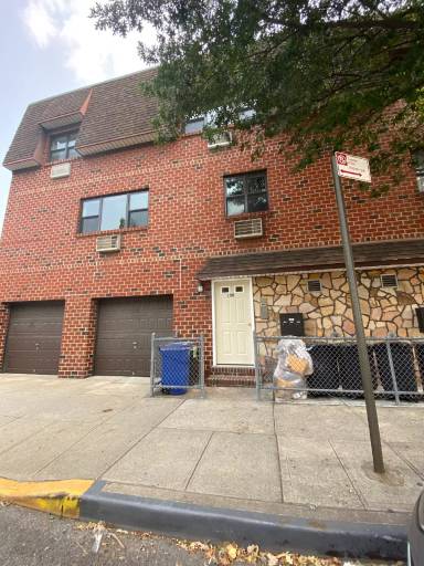Main picture of 150 McGuinness Blvd
