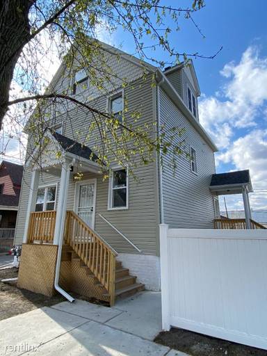 Main picture of 5820 Baker St