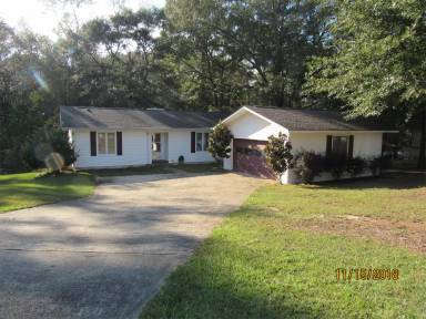 Main picture of 200 Christopher Dr