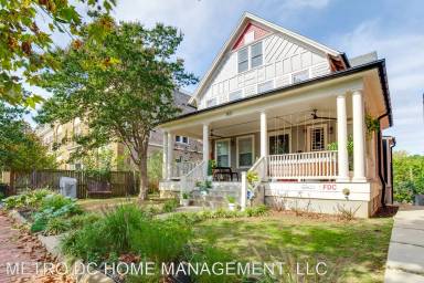 Main picture of 1821 Newton St NW
