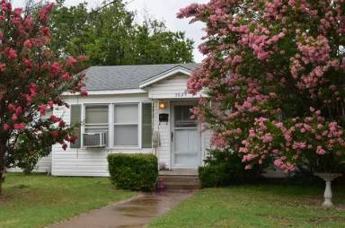 Main picture of 3625 N 24th St
